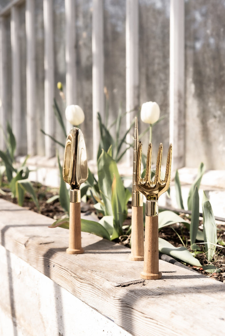Nurture Hand Fork - Brass / Oak — Skultuna 8