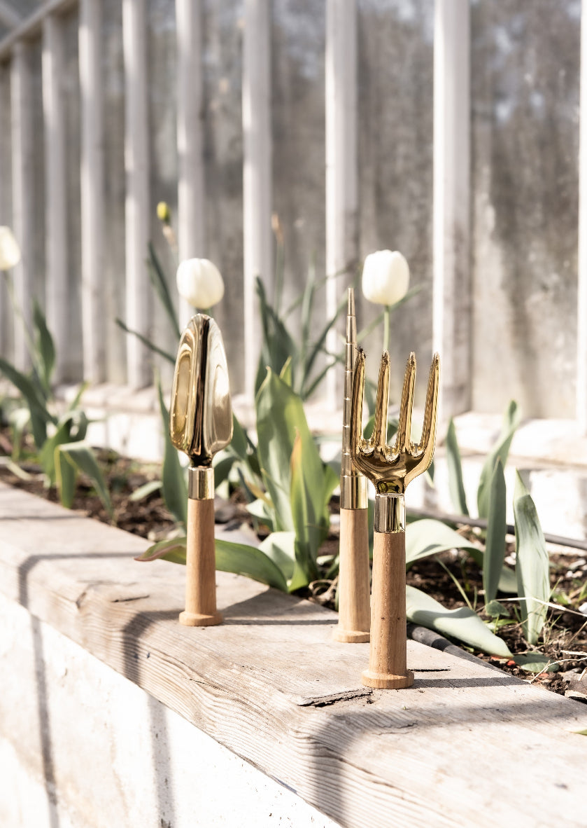Nurture Hand Fork - Brass / Oak — Skultuna 8