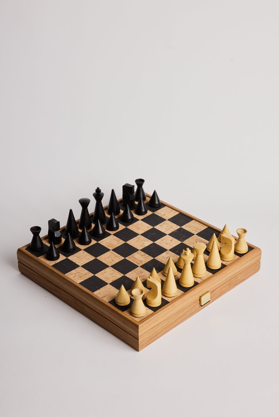 Black Natural Cork Chessboard Inlaid on wooden box with natural & Set
ebonised chessmen - Cigale & Fourmi