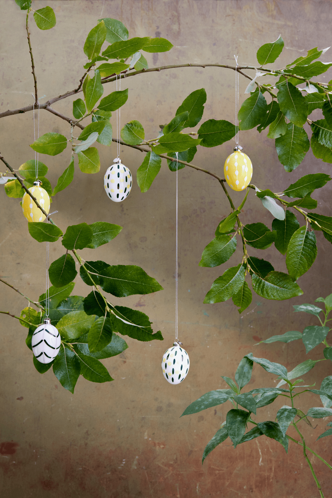 Souvenir Easter Hanger/ egg - Seed- yellow - Cigale & Fourmi