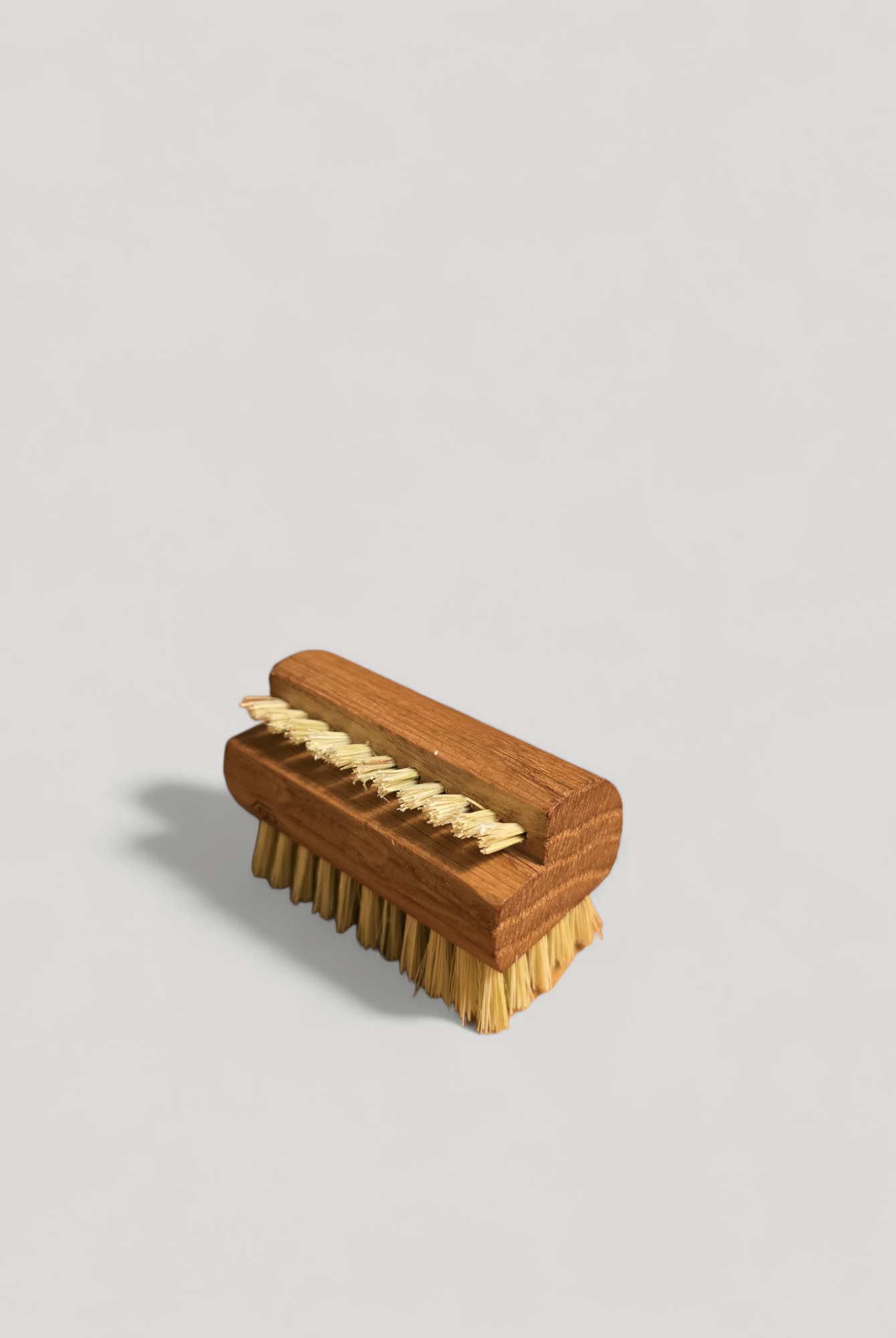 Travel Nail Brush - Half Round - Cigale & Fourmi