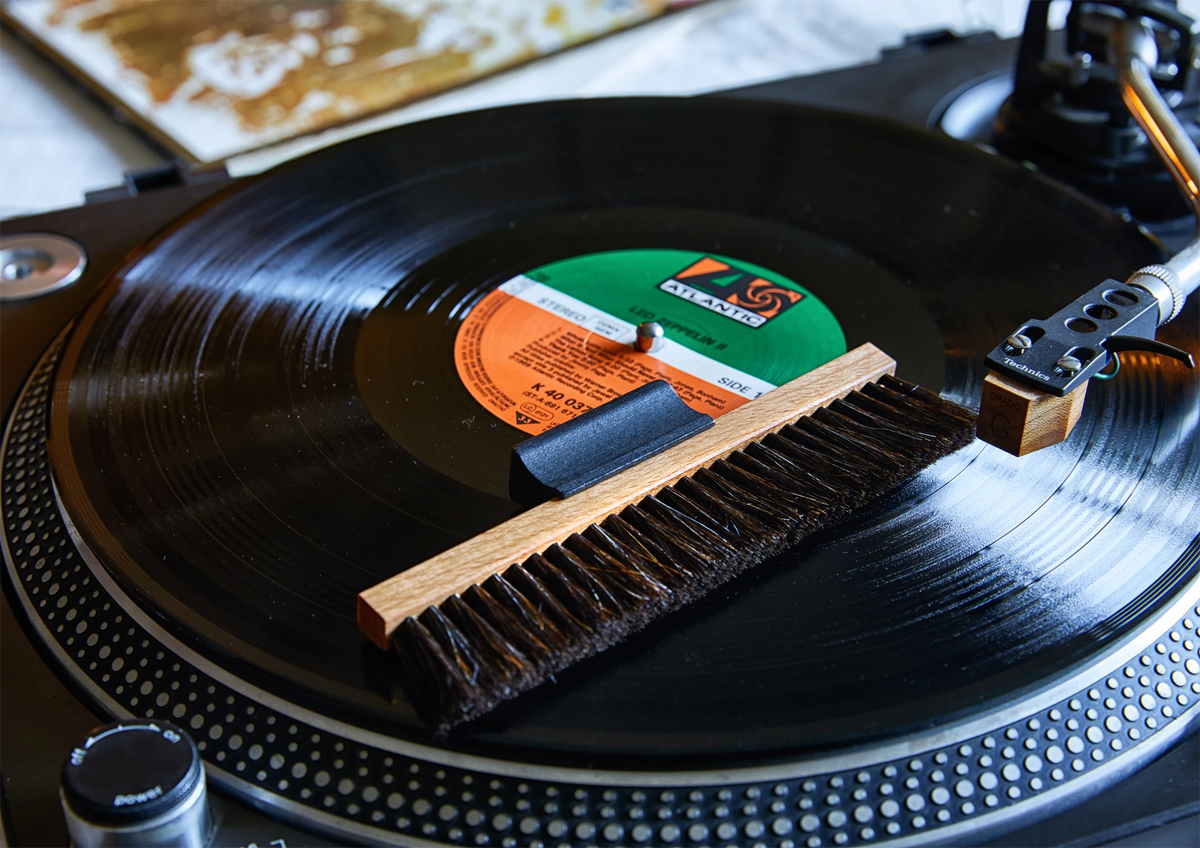 Phonograph Record Brush — detail 2