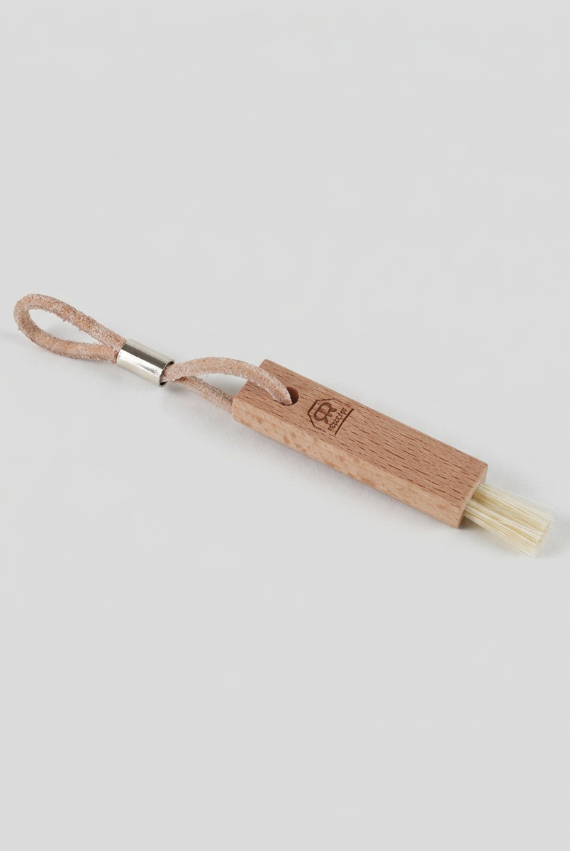 Cellphone / USB-C Brush — Cigale & Fourmi