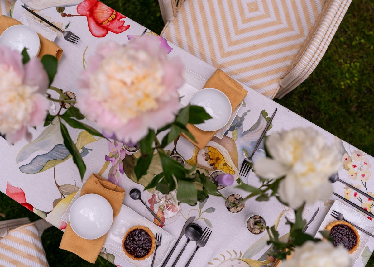 Tablecloth - Onirica / Large floral motiv — Tessitura Toscana Telerie