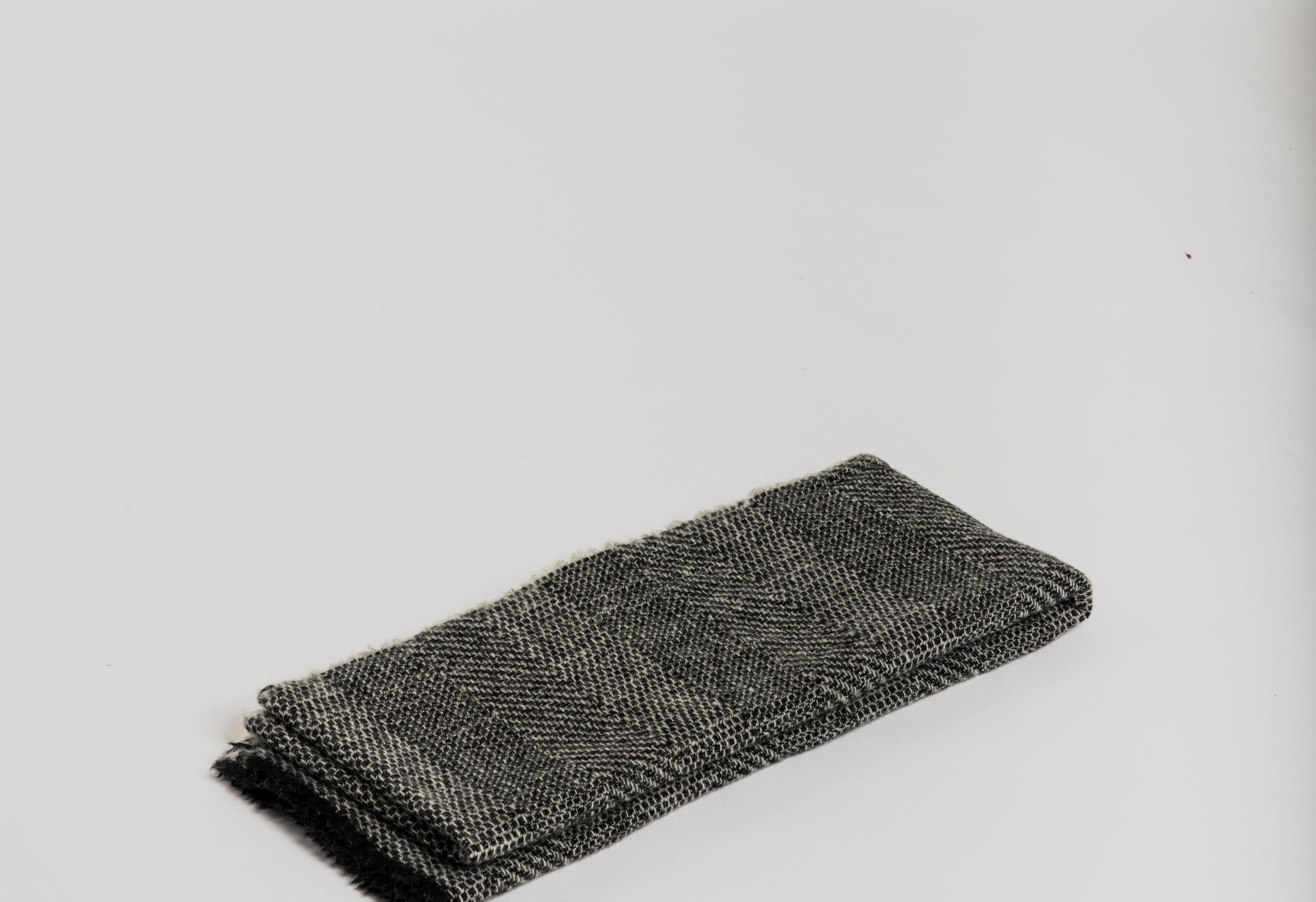 Woolen Scarf - Black Textured - Cigale et Fourmi