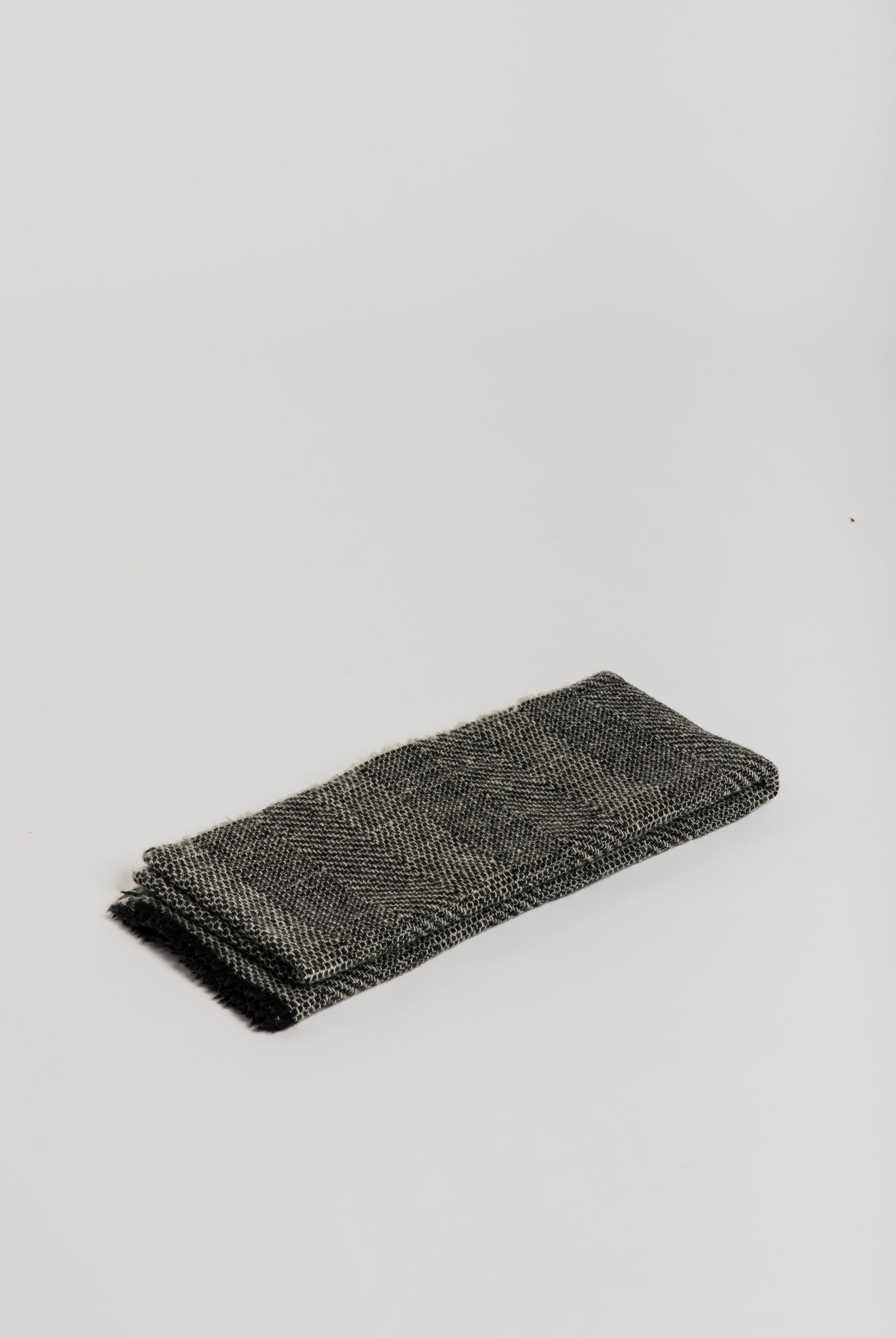 Woolen Scarf - Black Textured - Cigale et Fourmi