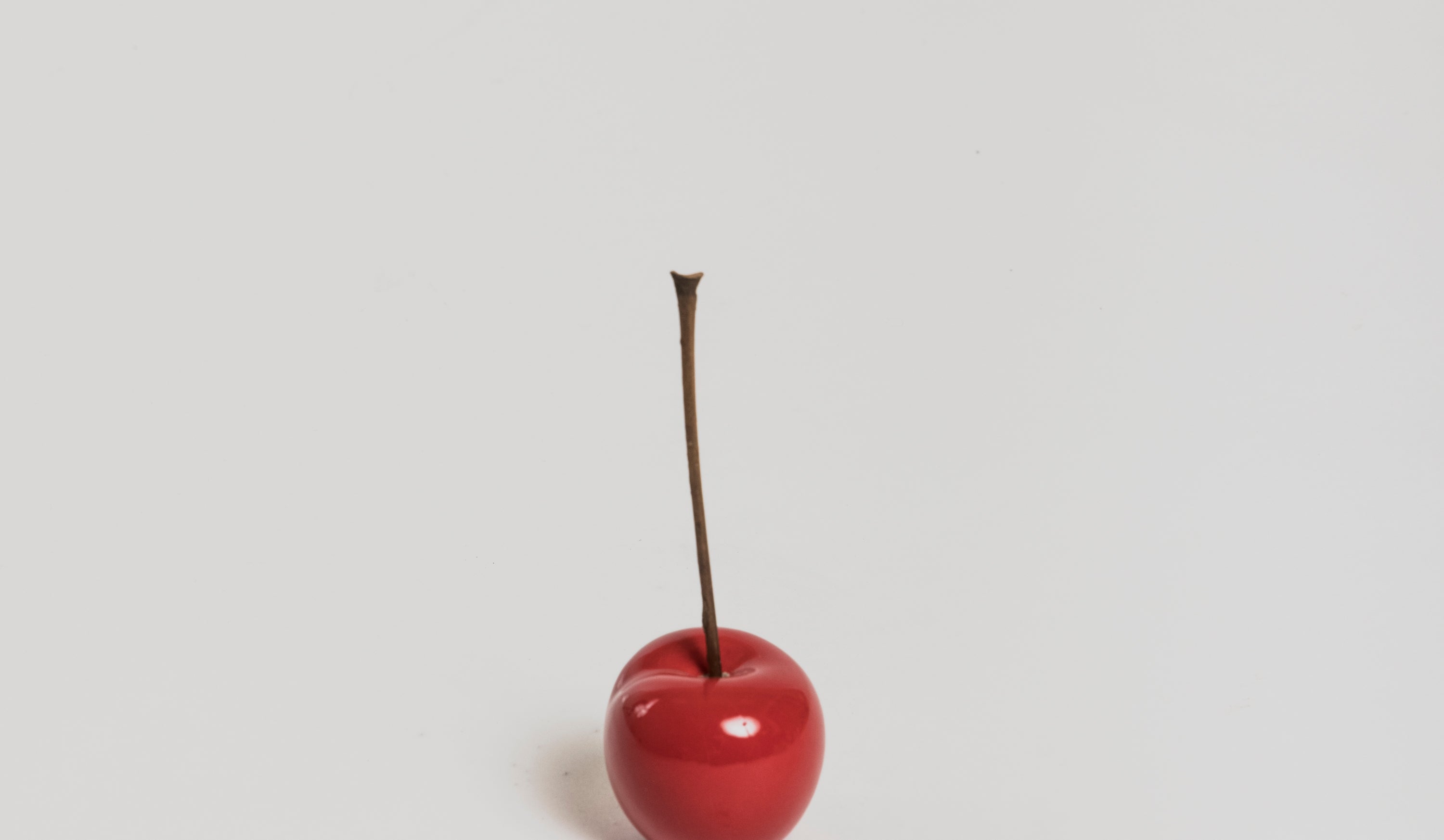 Cherry Statue - Ceramic Red D5,5 cm - Cigale et Fourmi