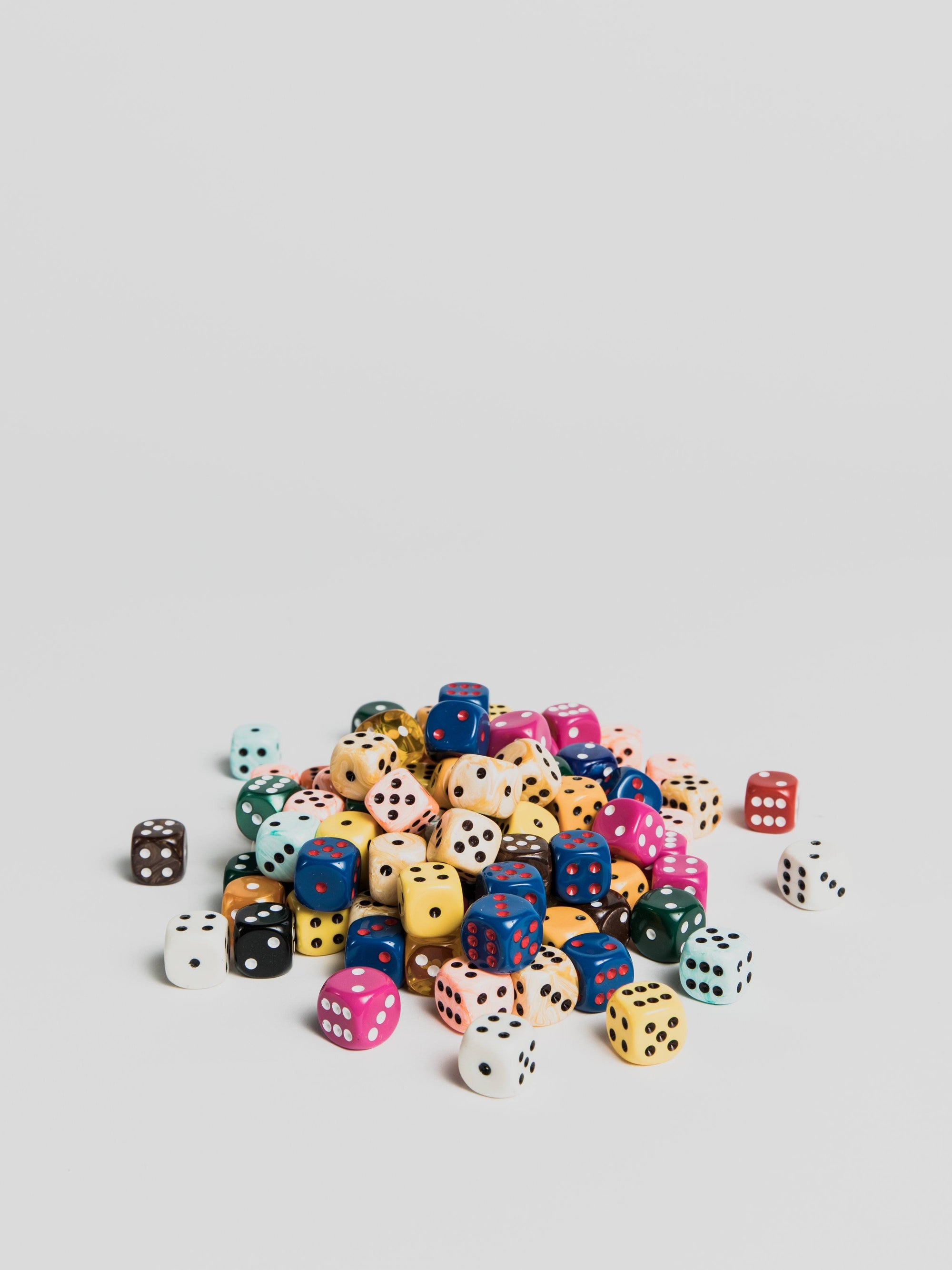Dices - Set of five in a variety of colours Game Cartamundi