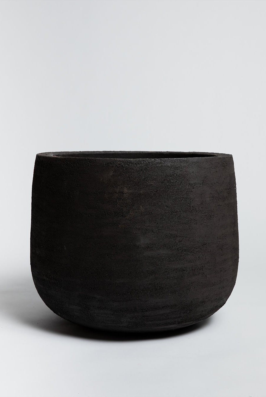 Graz - Natural Black Pottery Domani