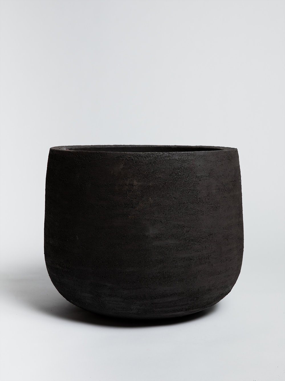 Graz - Natural Black Pottery Domani