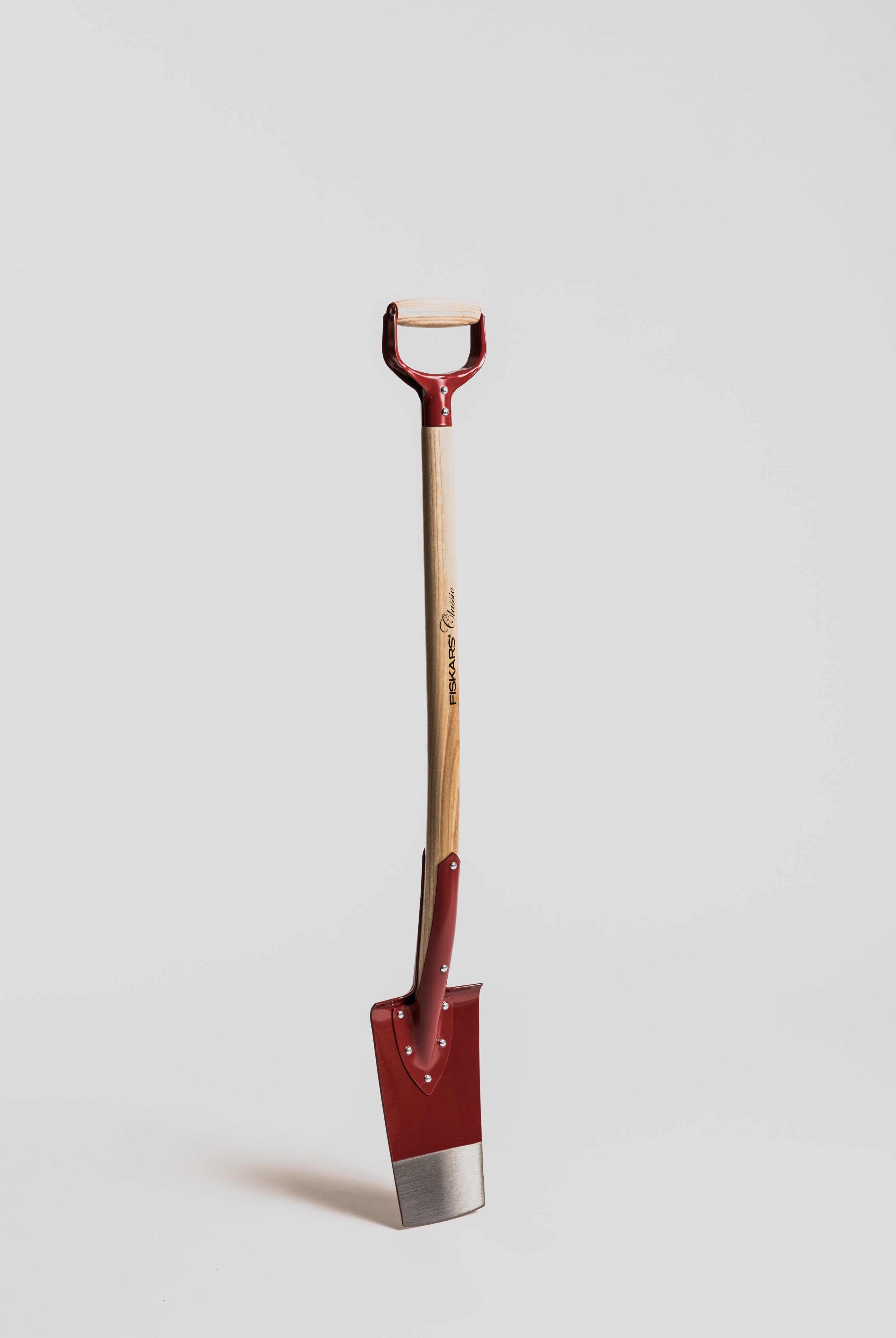 Perennial Spade - Classic Red Garden Tool Fiskars
