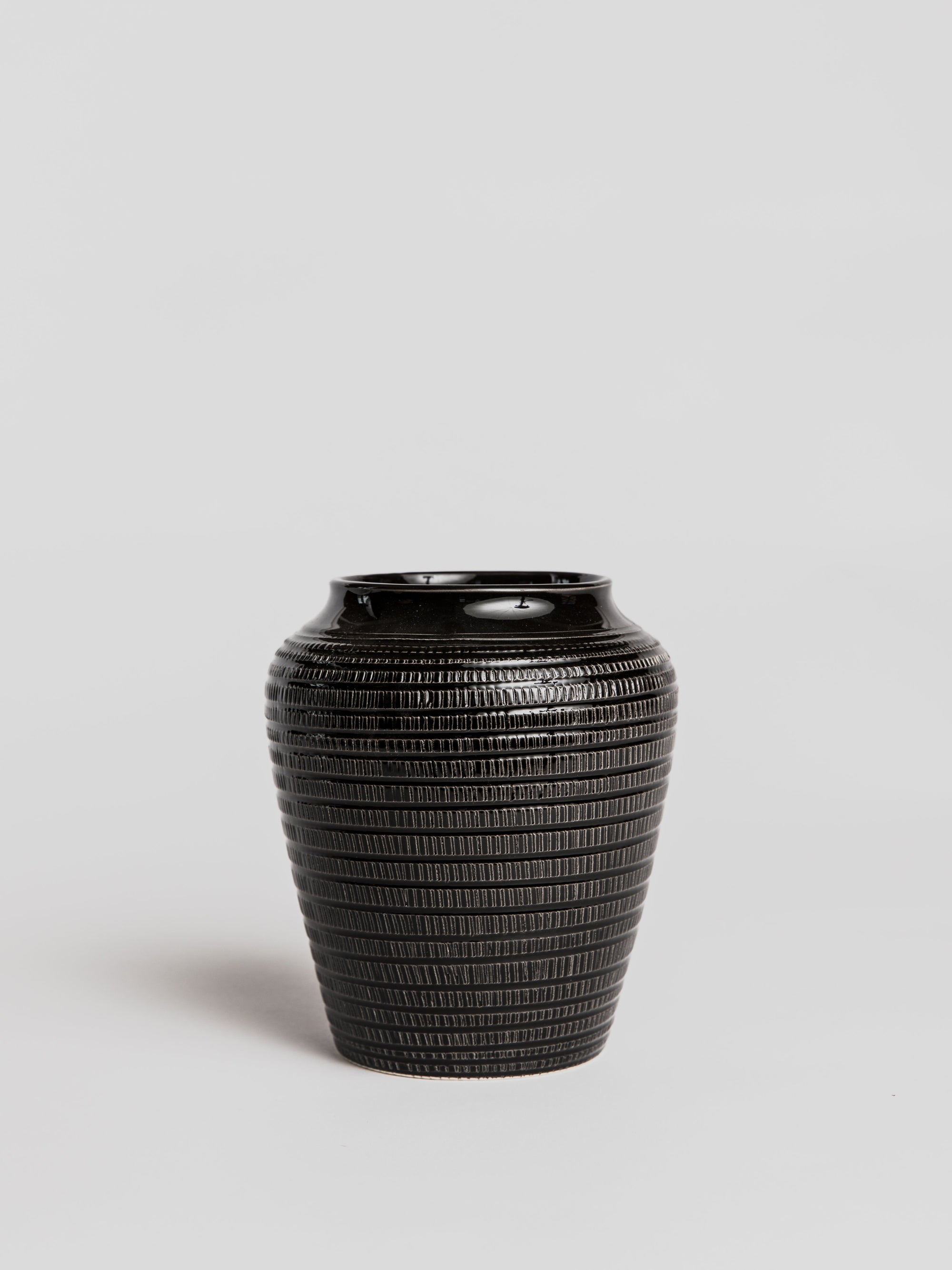 Willow Vase - Black Pottery Bergs Potter