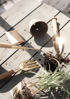 Nurture Hand Showel - Brass / Oak — Skultuna 7