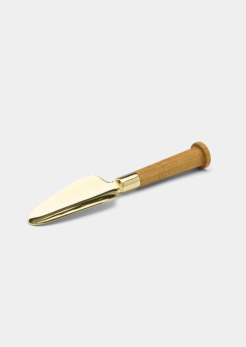 Nurture Hand Showel - Brass / Oak — Skultuna 2