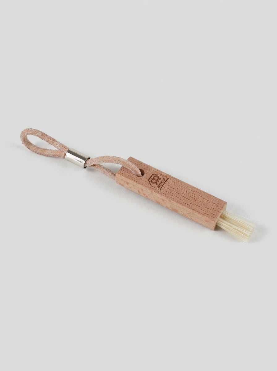Cellphone / USB-C Brush — Cigale & Fourmi