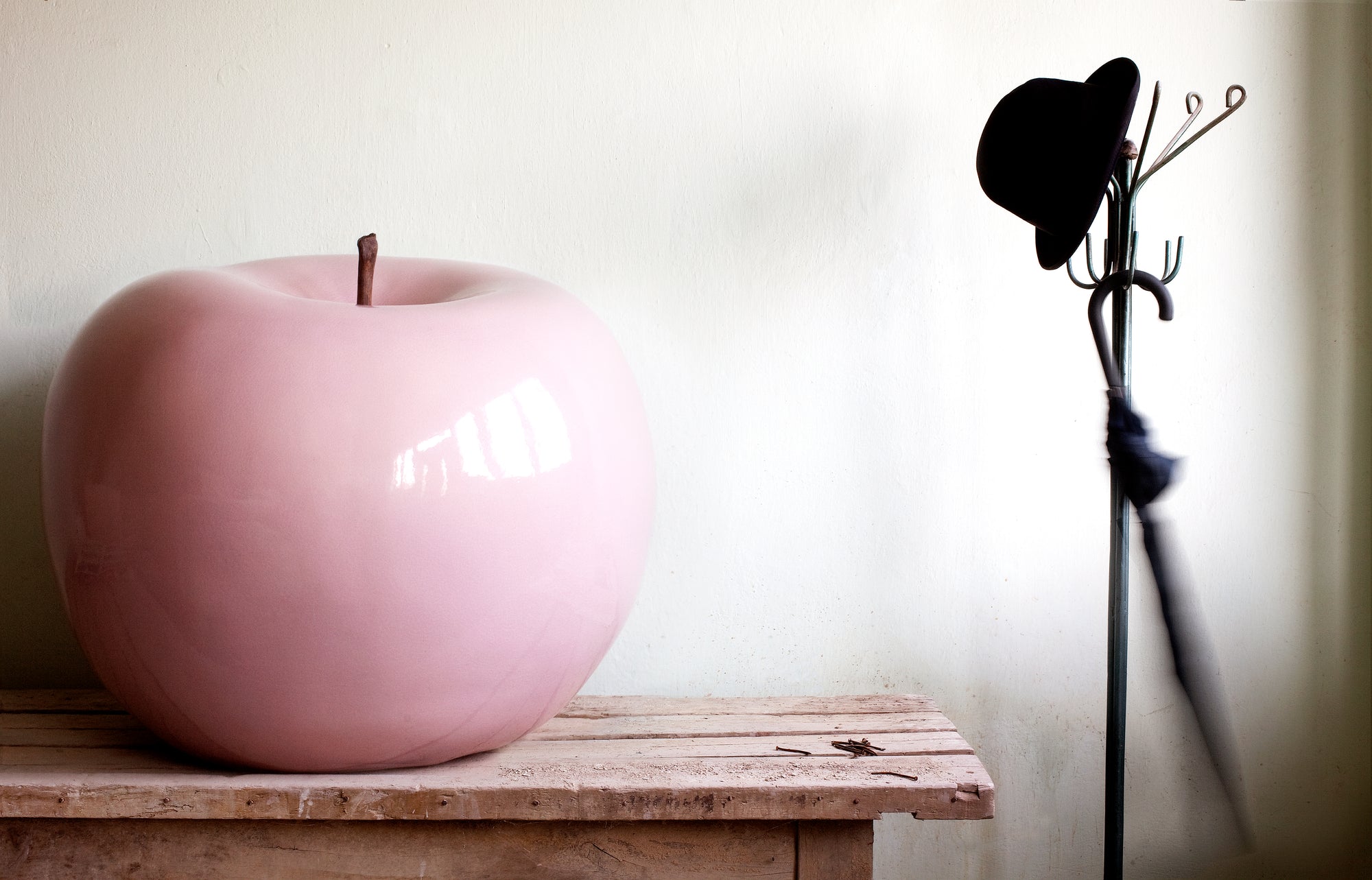 Apple Statue - Pink Glazed - Cigale &  Fourmi