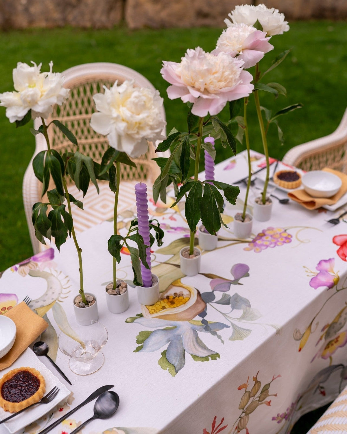 Tablecloth - Onirica / Large floral motiv — Tessitura Toscana Telerie