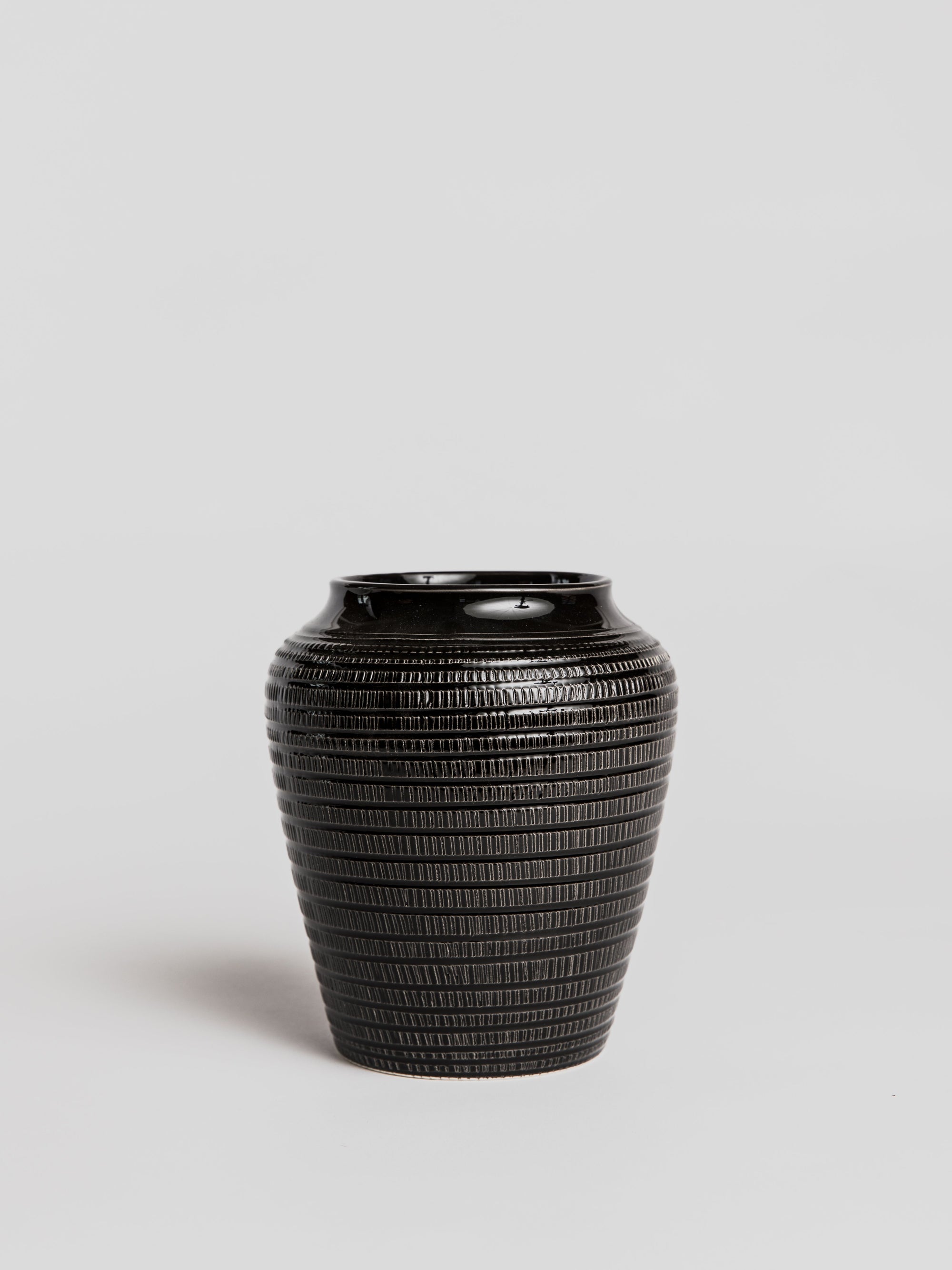 Willow Vase - Black Pottery Bergs Potter 